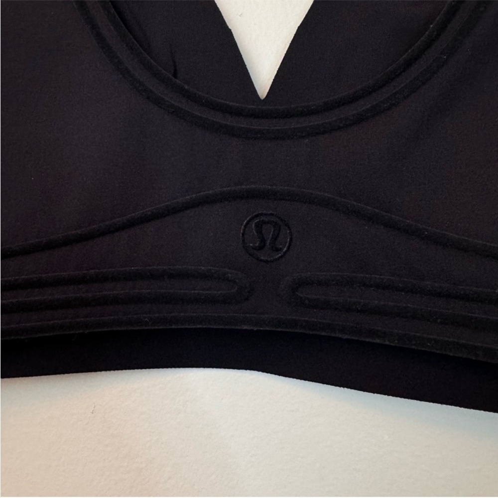lululemon black get in line bra size 4 - Picture 6 of 7